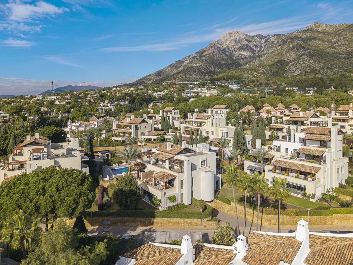 3 Bed Apartment for sale in The Golden Mile Costa Del Sol, Málaga, Spain