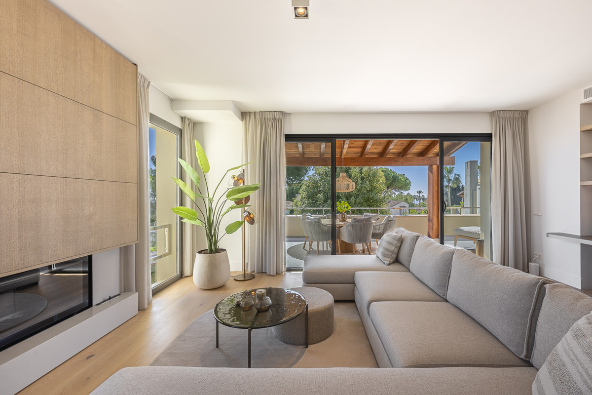 3 Bed Apartment for sale in The Golden Mile Costa Del Sol, Málaga, Spain