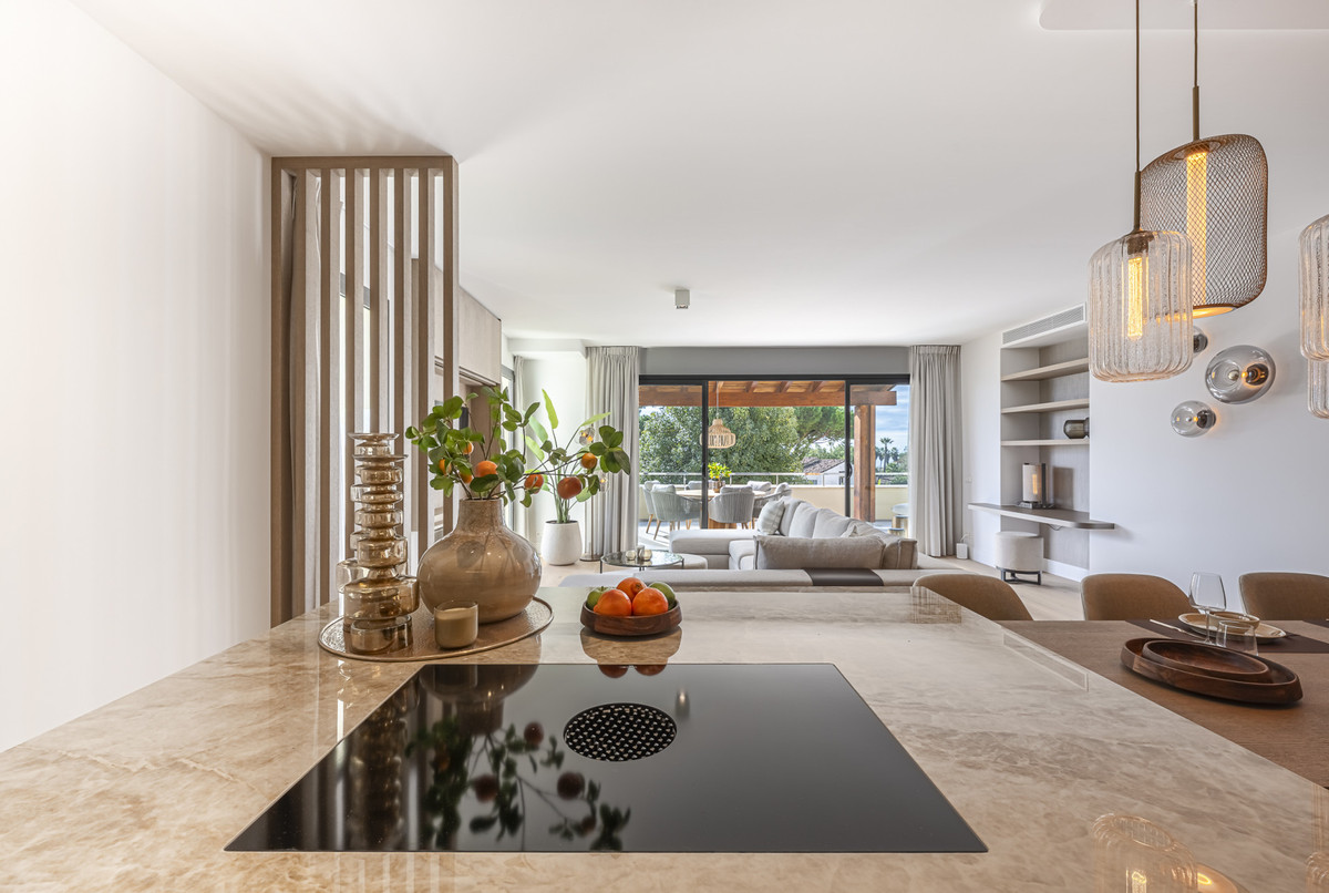 3 Bed Apartment for sale in The Golden Mile Costa Del Sol, Málaga, Spain