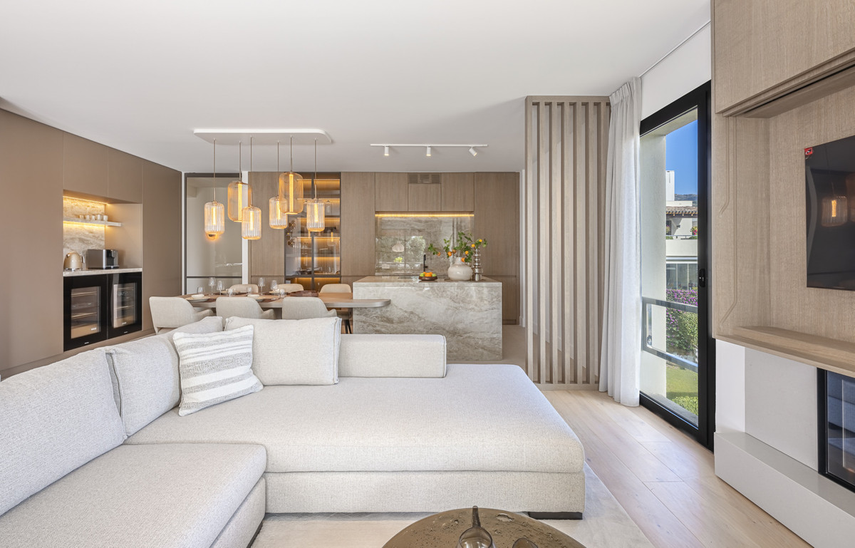 3 Bed Apartment for sale in The Golden Mile Costa Del Sol, Málaga, Spain