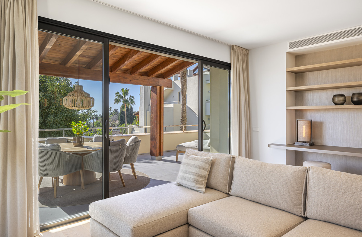 3 Bed Apartment for sale in The Golden Mile Costa Del Sol, Málaga, Spain