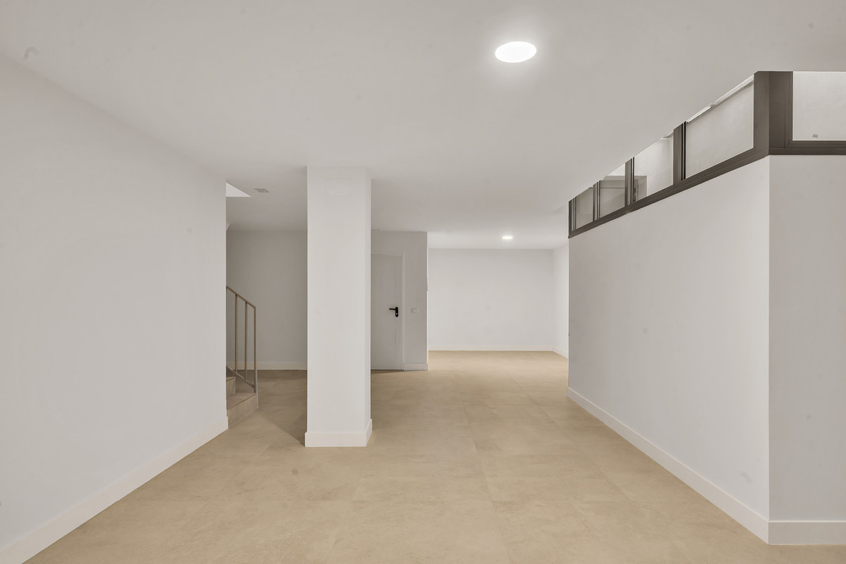 4 Bed Apartment for sale in Santa Clara Costa Del Sol, Málaga, Spain