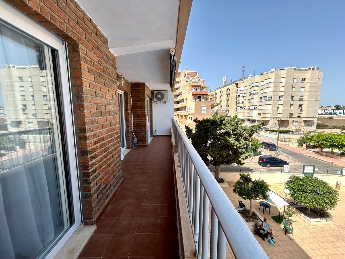 Se vende Apartamento Planta Media de 2 dormitorios en Costa Blanca, Alicante, España