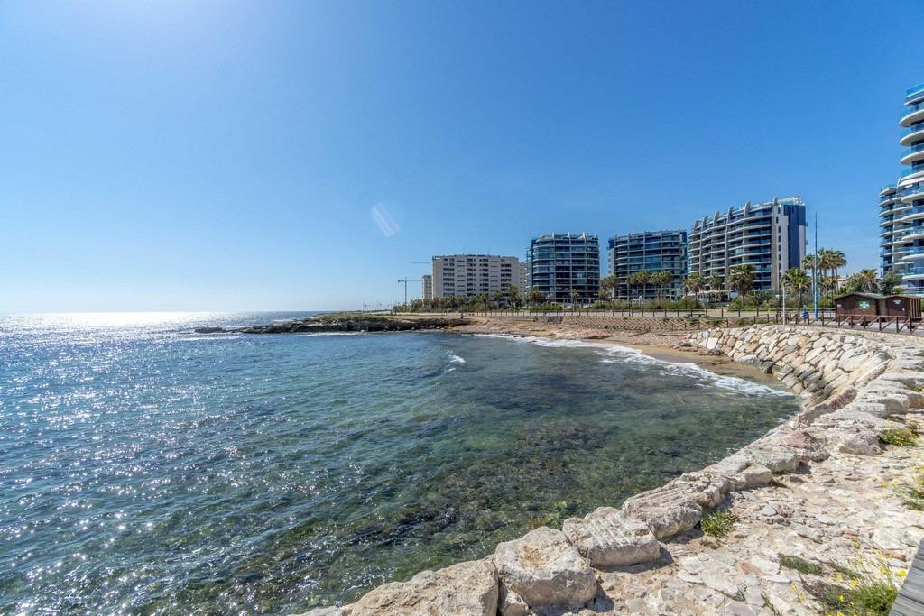 Se vende Apartamento Planta Media de 2 dormitorios en Costa Blanca, Alicante, España