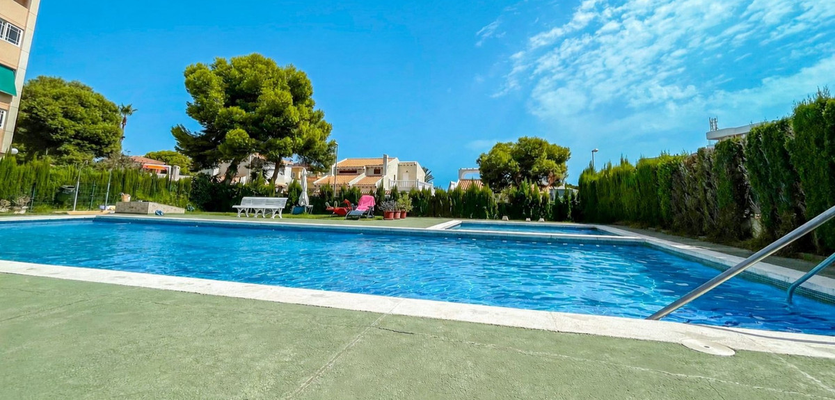 Se vende Apartamento Planta Media de 3 dormitorios en Costa Blanca, Alicante, España