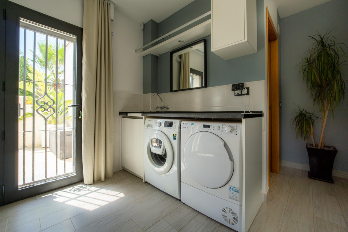 Se vende Villa - Chalet de 3 dormitorios en Costa Del Sol, Málaga, España