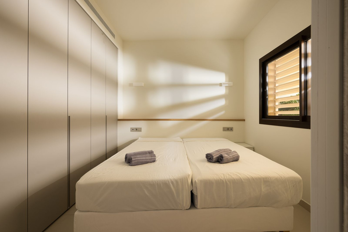 Se vende Apartamento Planta Media de 2 dormitorios en Costa Del Sol, Málaga, España