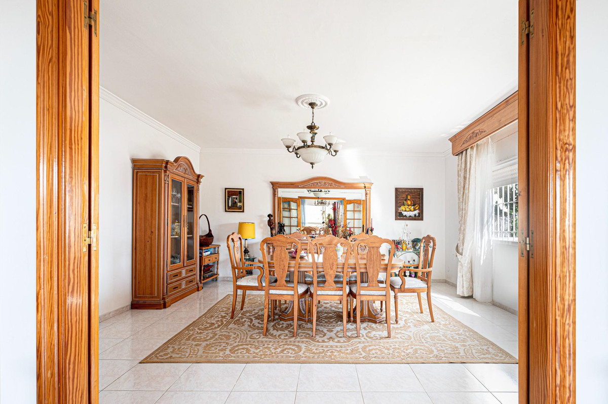 Se vende Villa - Chalet de 6 dormitorios en Costa Del Sol, Málaga, España