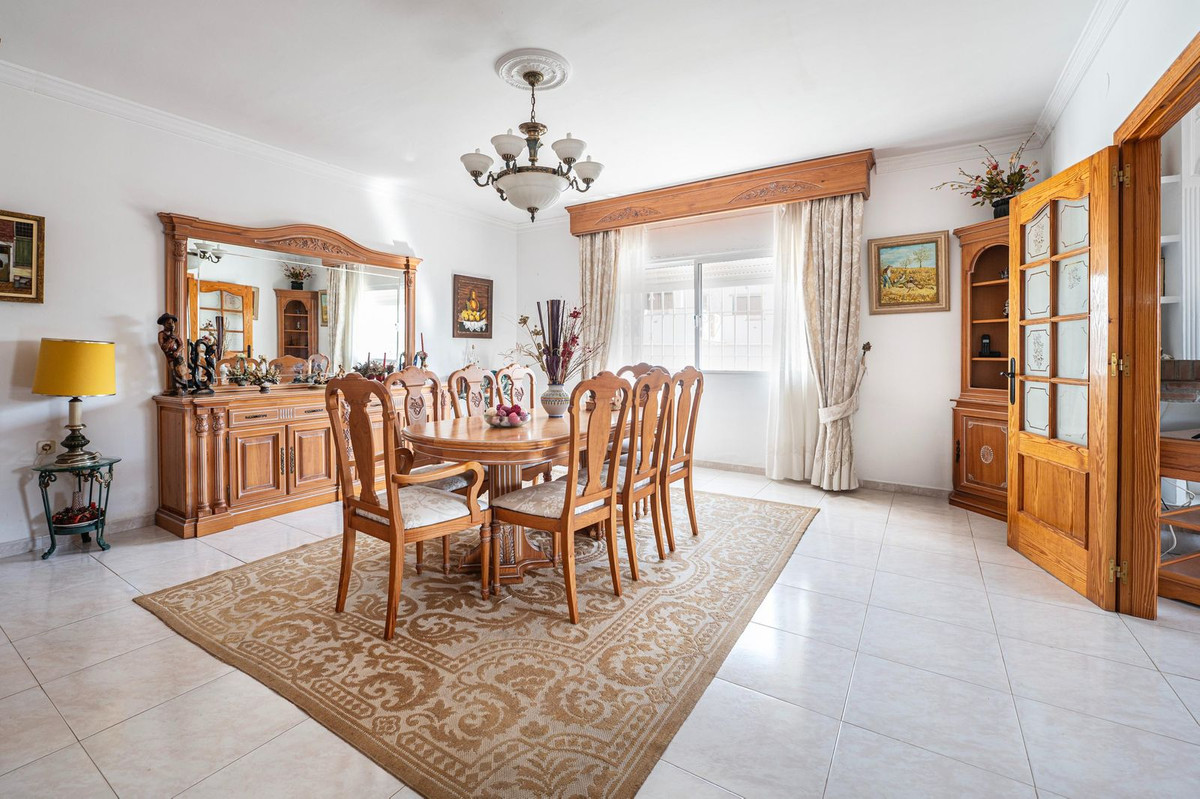 Se vende Villa - Chalet de 6 dormitorios en Costa Del Sol, Málaga, España