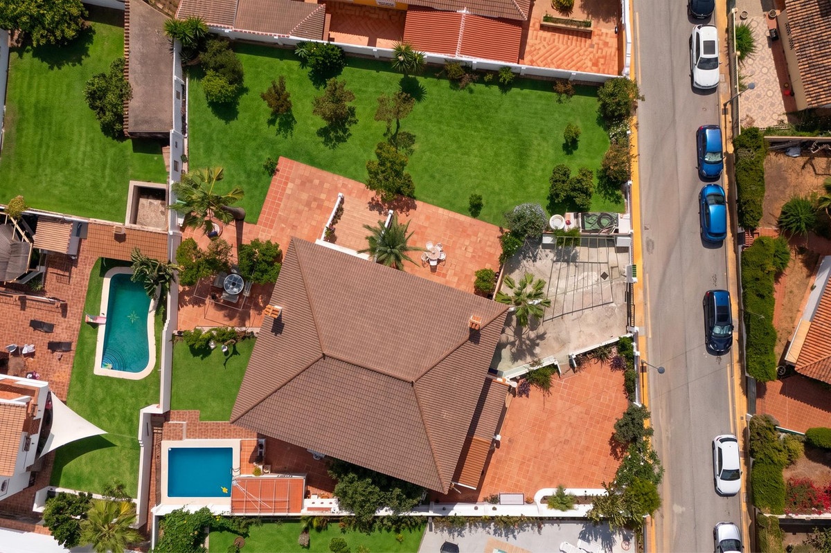 Se vende Villa - Chalet de 6 dormitorios en Costa Del Sol, Málaga, España