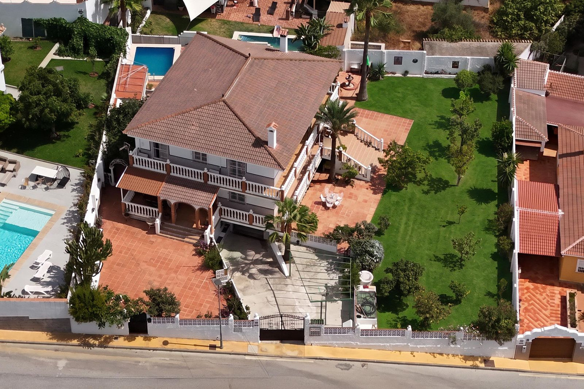Se vende Villa - Chalet de 6 dormitorios en Costa Del Sol, Málaga, España