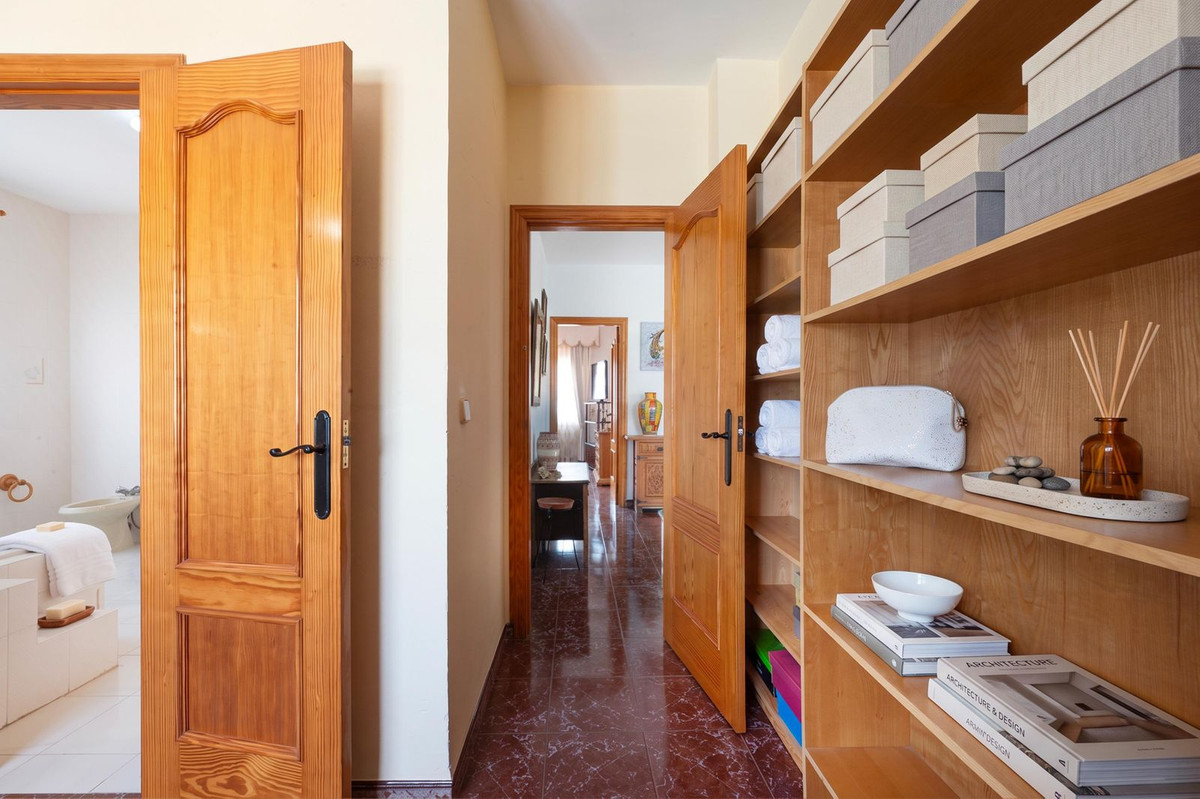 Se vende Villa - Chalet de 6 dormitorios en Costa Del Sol, Málaga, España