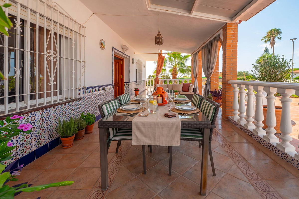 Se vende Villa - Chalet de 6 dormitorios en Costa Del Sol, Málaga, España