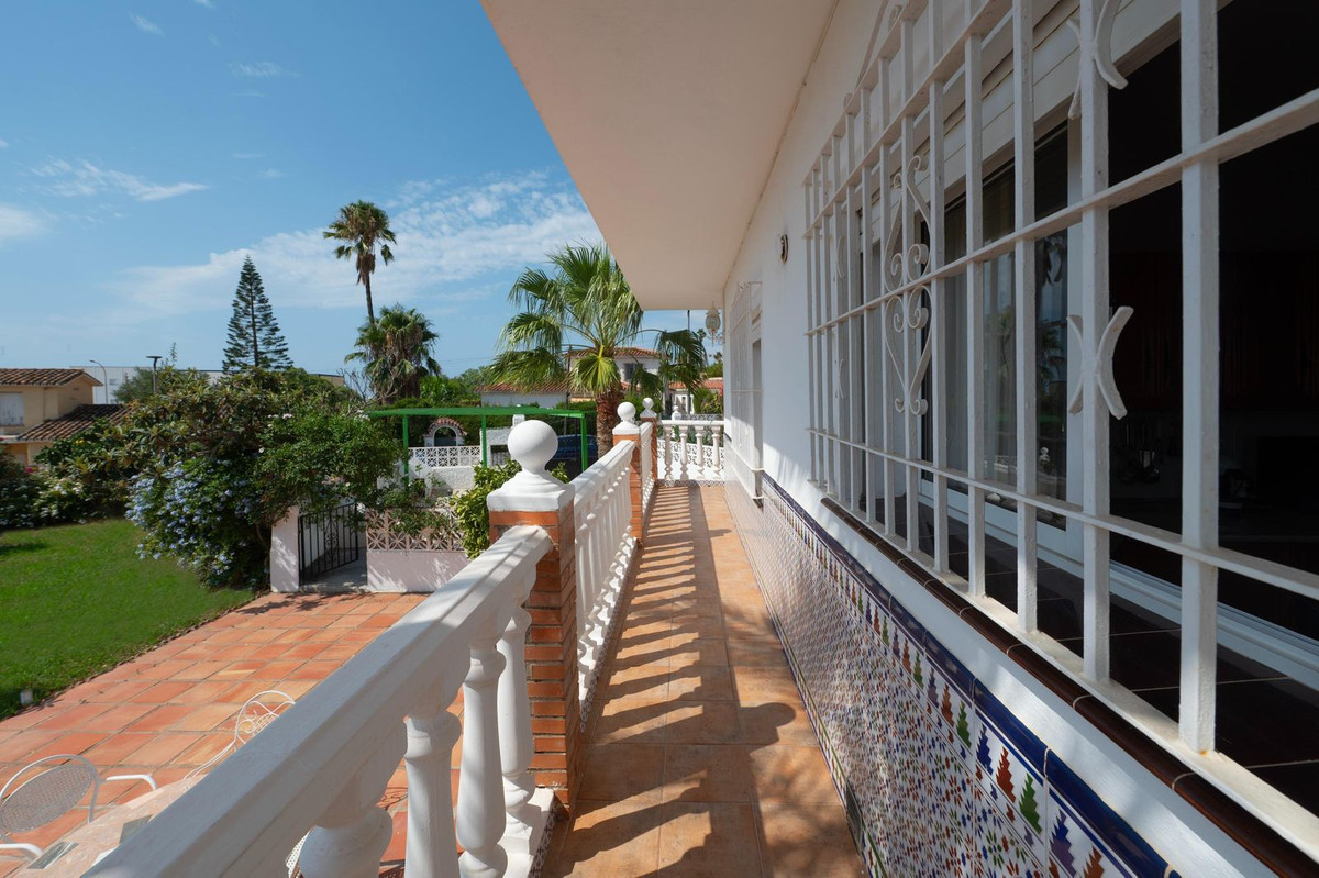 Se vende Villa - Chalet de 6 dormitorios en Costa Del Sol, Málaga, España