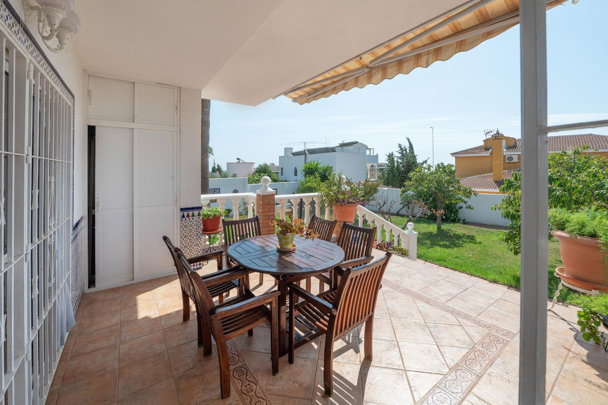 Se vende Villa - Chalet de 6 dormitorios en Costa Del Sol, Málaga, España