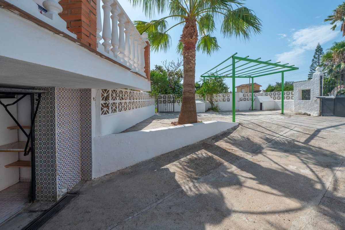 Se vende Villa - Chalet de 6 dormitorios en Costa Del Sol, Málaga, España