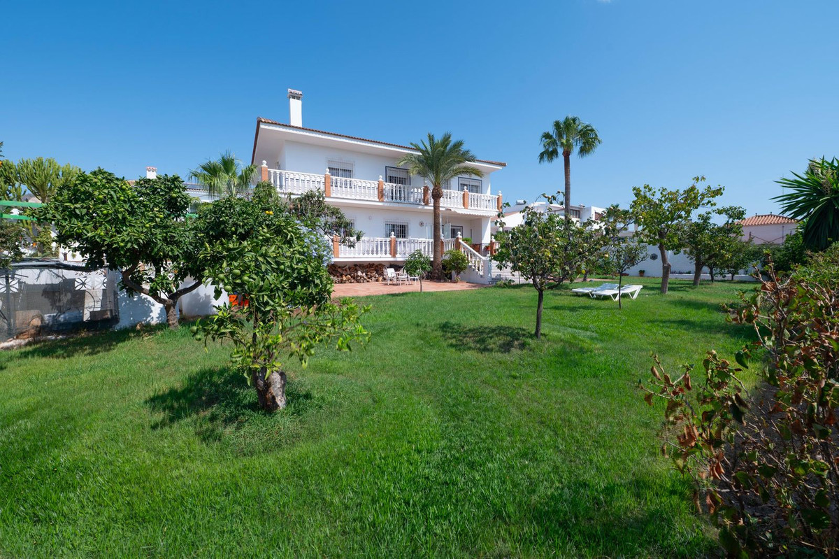 Se vende Villa - Chalet de 6 dormitorios en Costa Del Sol, Málaga, España