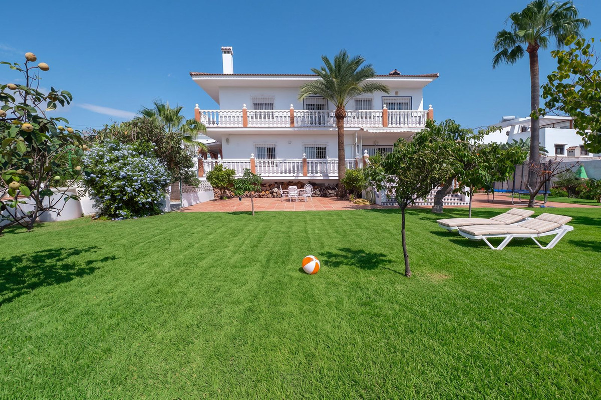 Se vende Villa - Chalet de 6 dormitorios en Costa Del Sol, Málaga, España