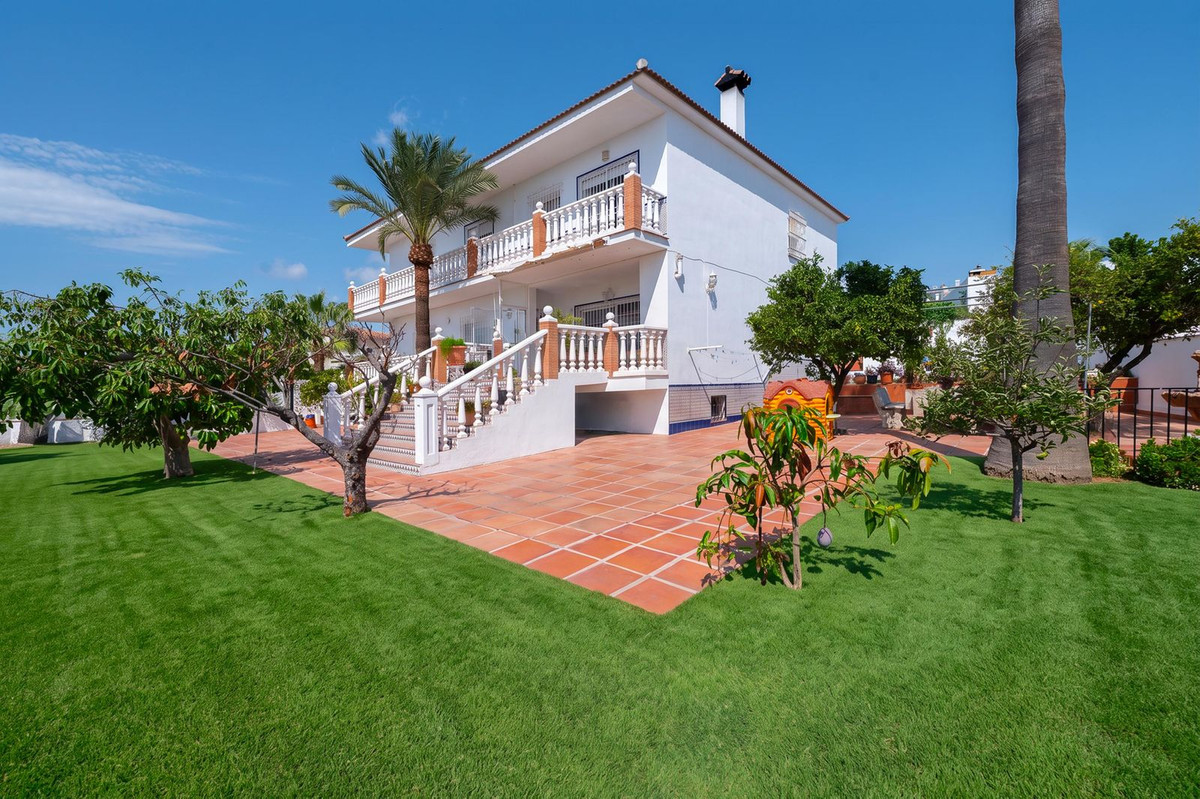 Se vende Villa - Chalet de 6 dormitorios en Costa Del Sol, Málaga, España