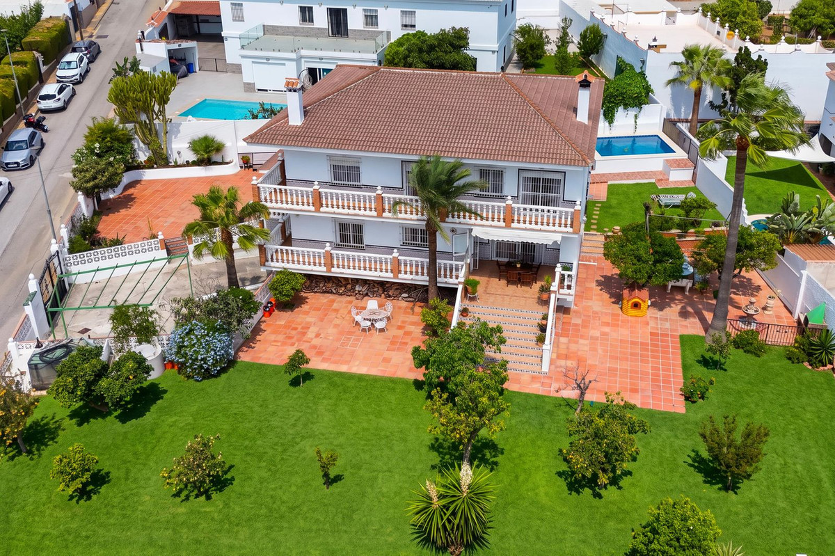 Se vende Villa - Chalet de 6 dormitorios en Costa Del Sol, Málaga, España