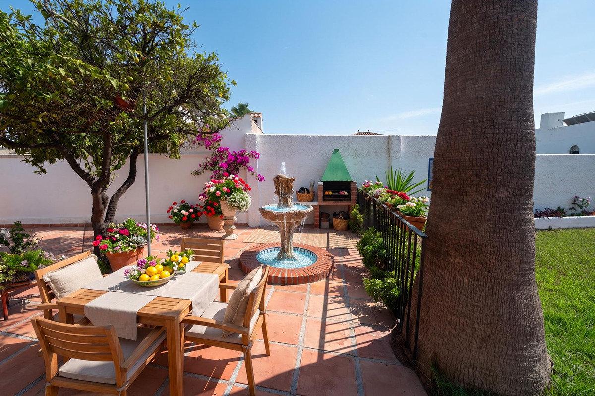 Se vende Villa - Chalet de 6 dormitorios en Costa Del Sol, Málaga, España
