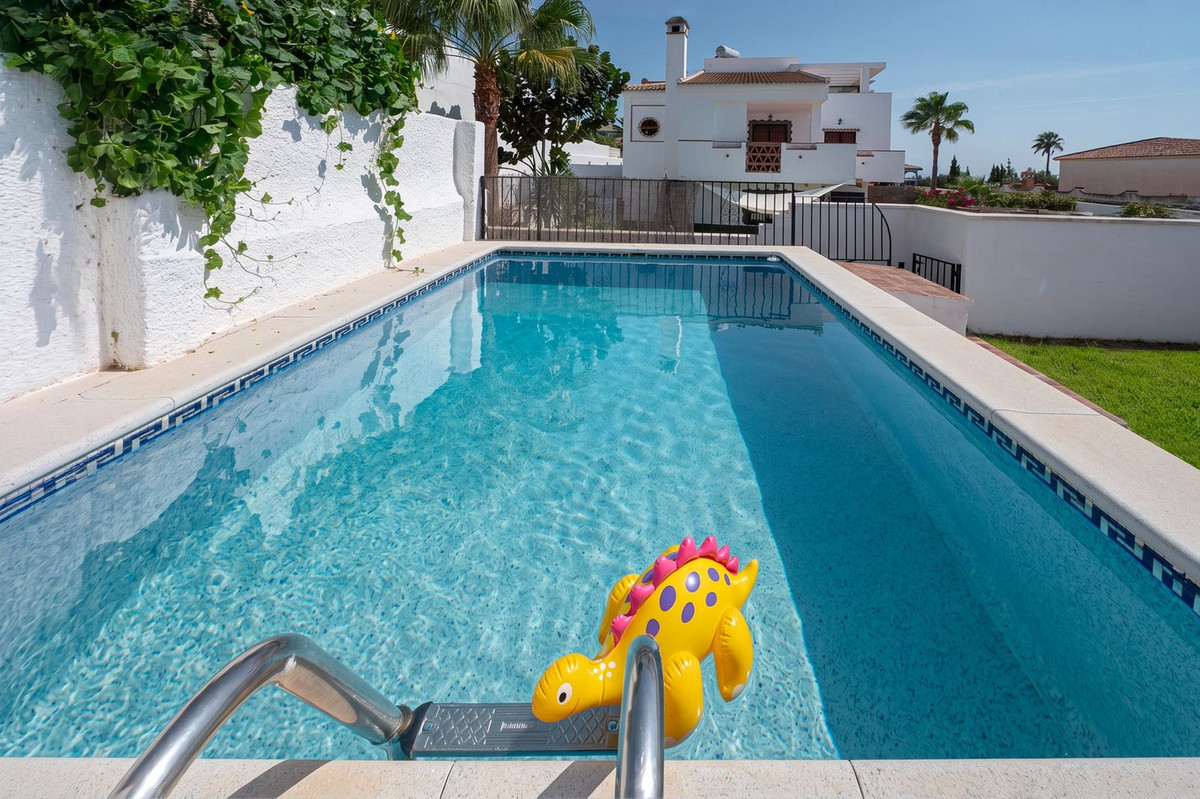Se vende Villa - Chalet de 6 dormitorios en Costa Del Sol, Málaga, España
