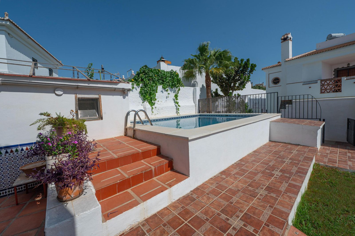 Se vende Villa - Chalet de 6 dormitorios en Costa Del Sol, Málaga, España