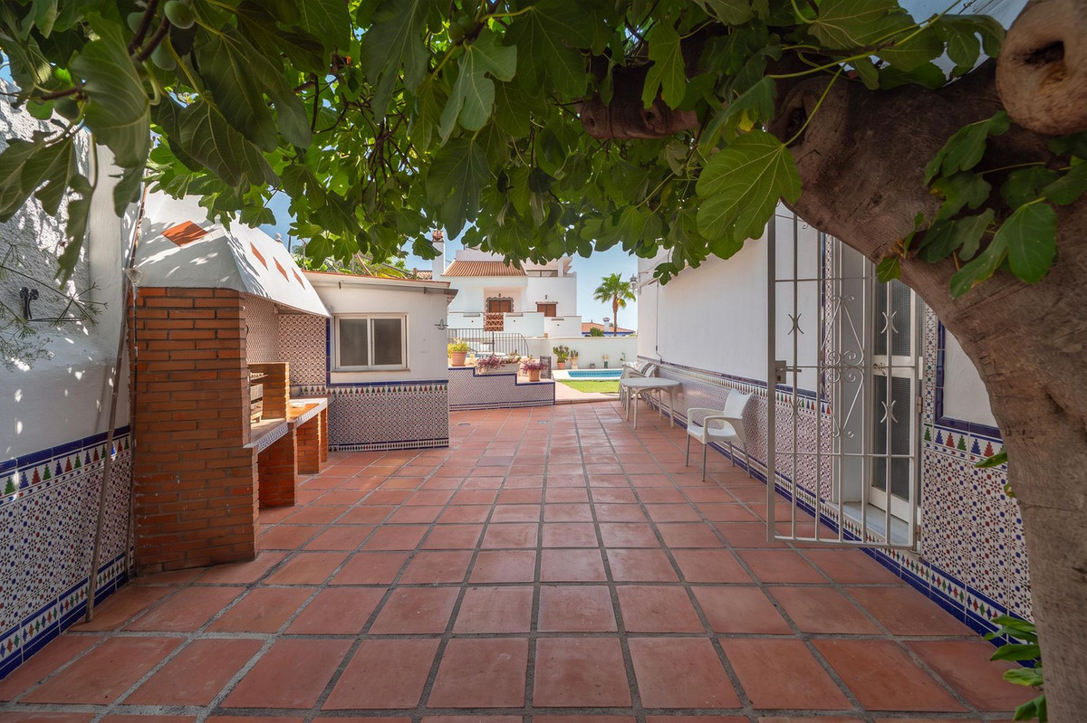 Se vende Villa - Chalet de 6 dormitorios en Costa Del Sol, Málaga, España