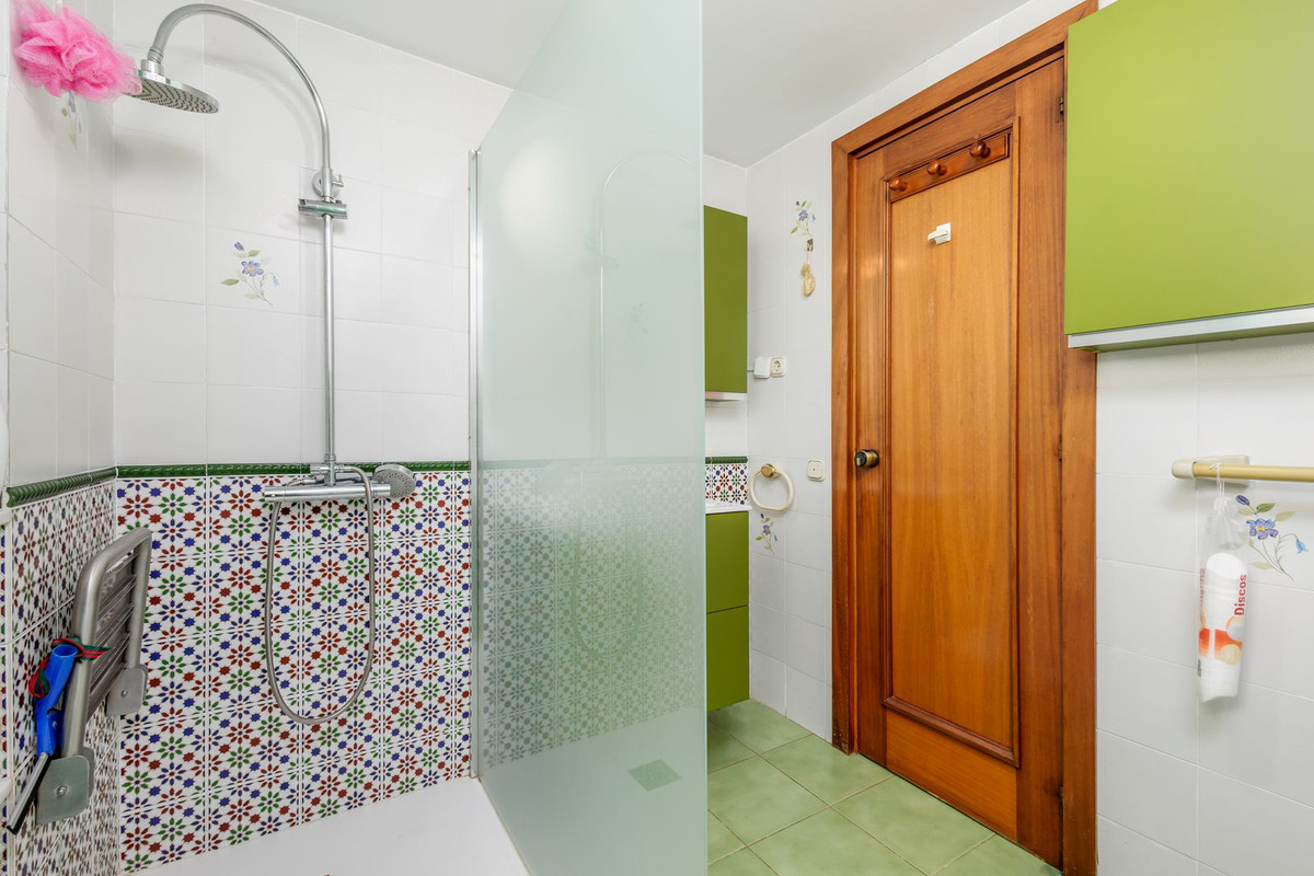 Se vende Apartamento Planta Media de 2 dormitorios en Costa Del Sol, Málaga, España