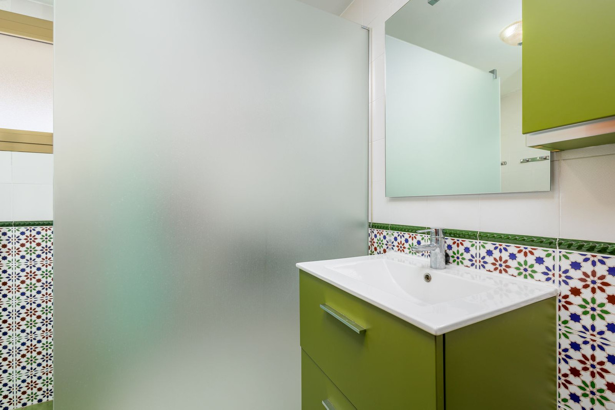 Se vende Apartamento Planta Media de 2 dormitorios en Costa Del Sol, Málaga, España
