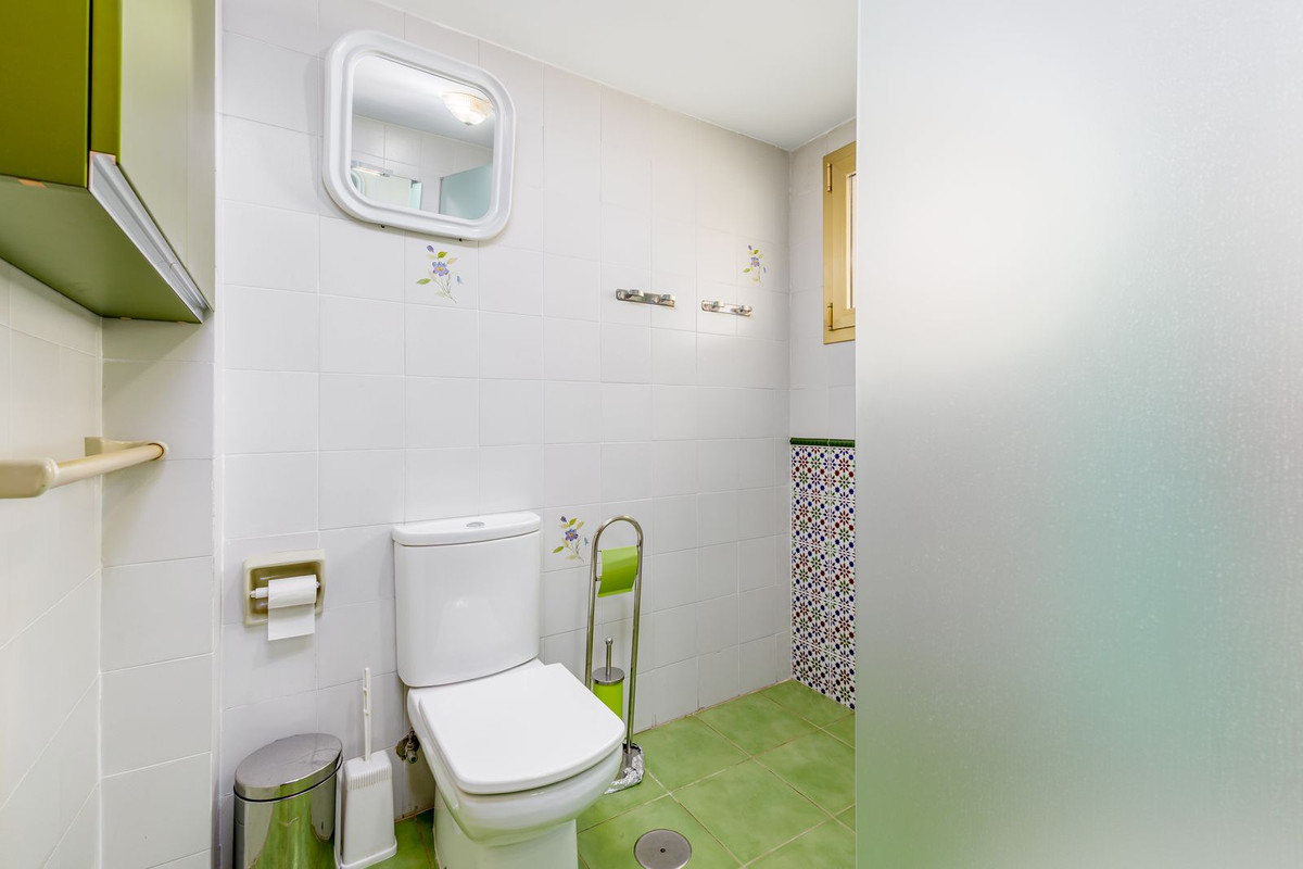 Se vende Apartamento Planta Media de 2 dormitorios en Costa Del Sol, Málaga, España