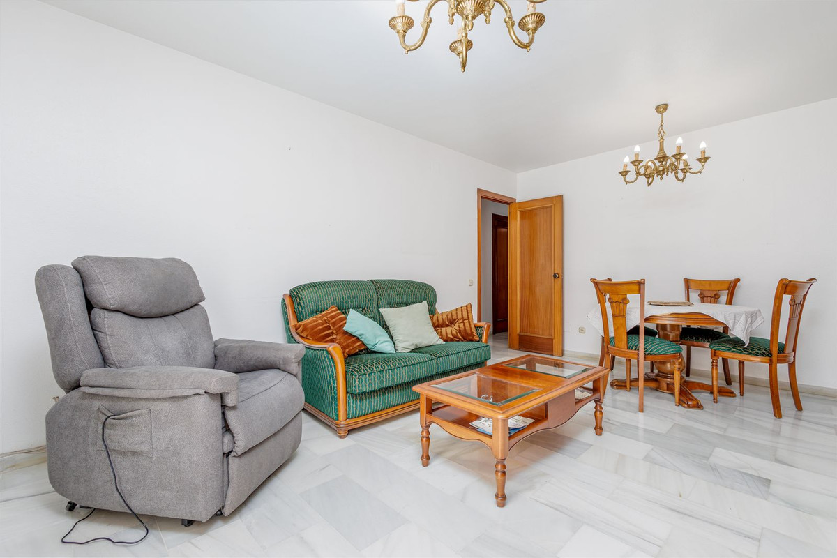 Se vende Apartamento Planta Media de 2 dormitorios en Costa Del Sol, Málaga, España