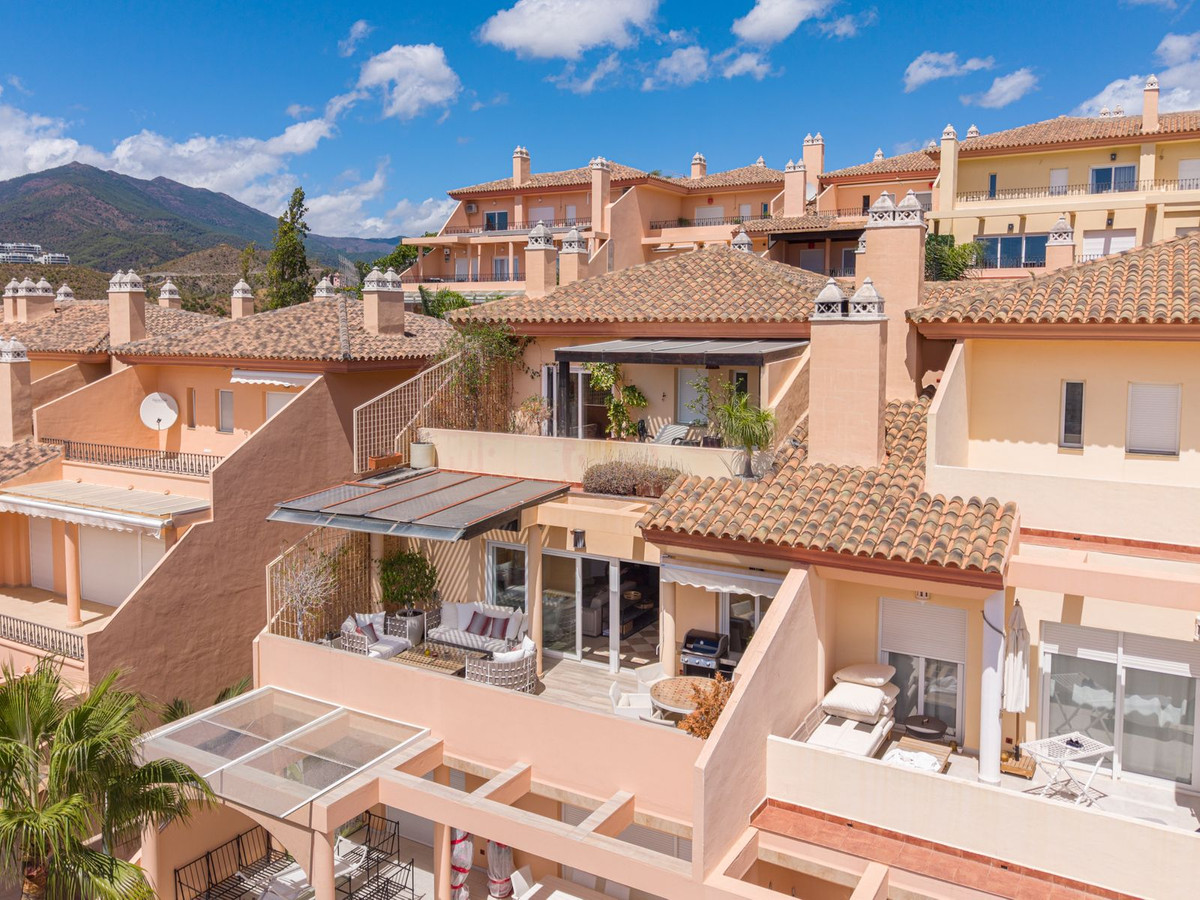 2 Bed Apartment for sale in Nueva Andalucía Costa Del Sol, Málaga, Spain
