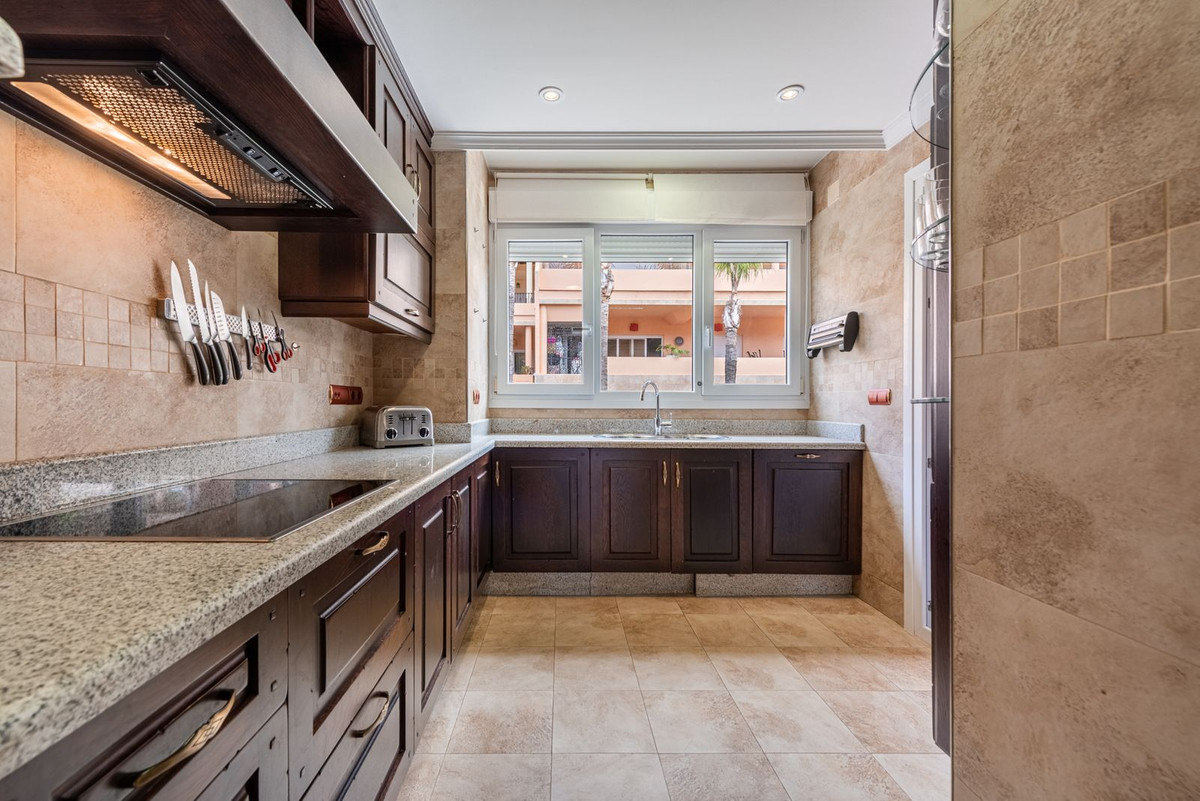 2 Bed Apartment for sale in Nueva Andalucía Costa Del Sol, Málaga, Spain