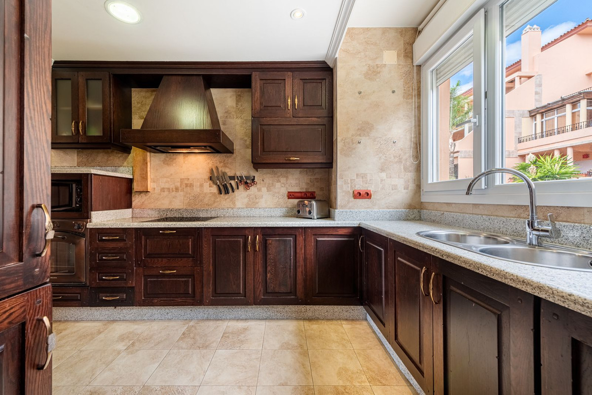 2 Bed Apartment for sale in Nueva Andalucía Costa Del Sol, Málaga, Spain