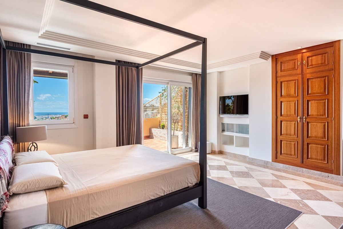 2 Bed Apartment for sale in Nueva Andalucía Costa Del Sol, Málaga, Spain