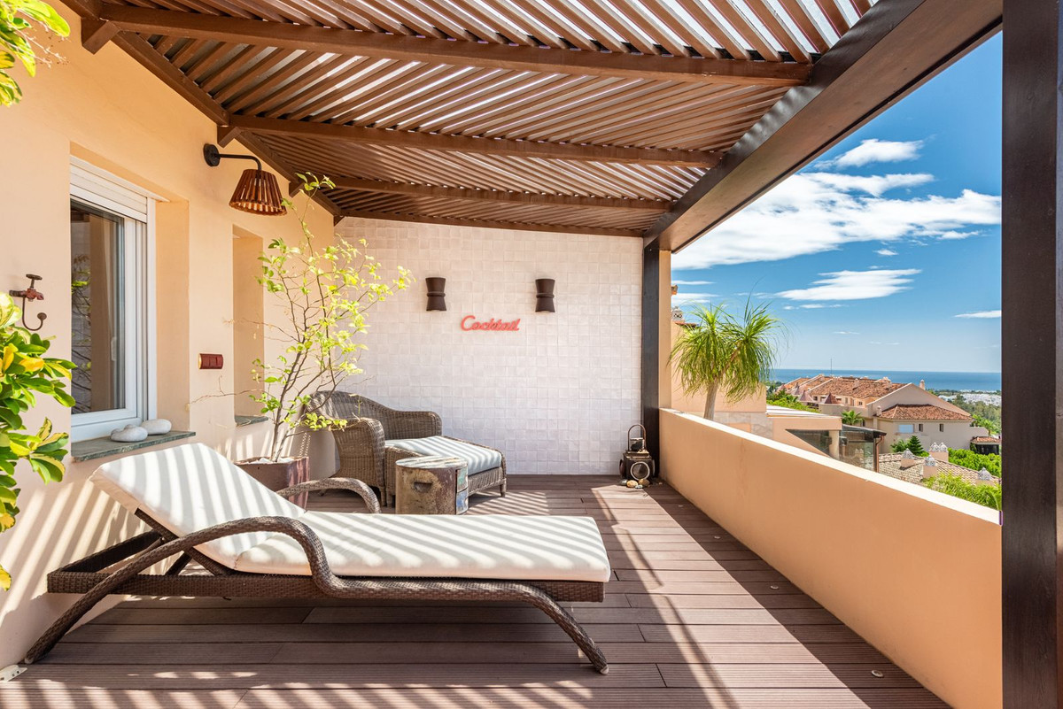 2 Bed Apartment for sale in Nueva Andalucía Costa Del Sol, Málaga, Spain