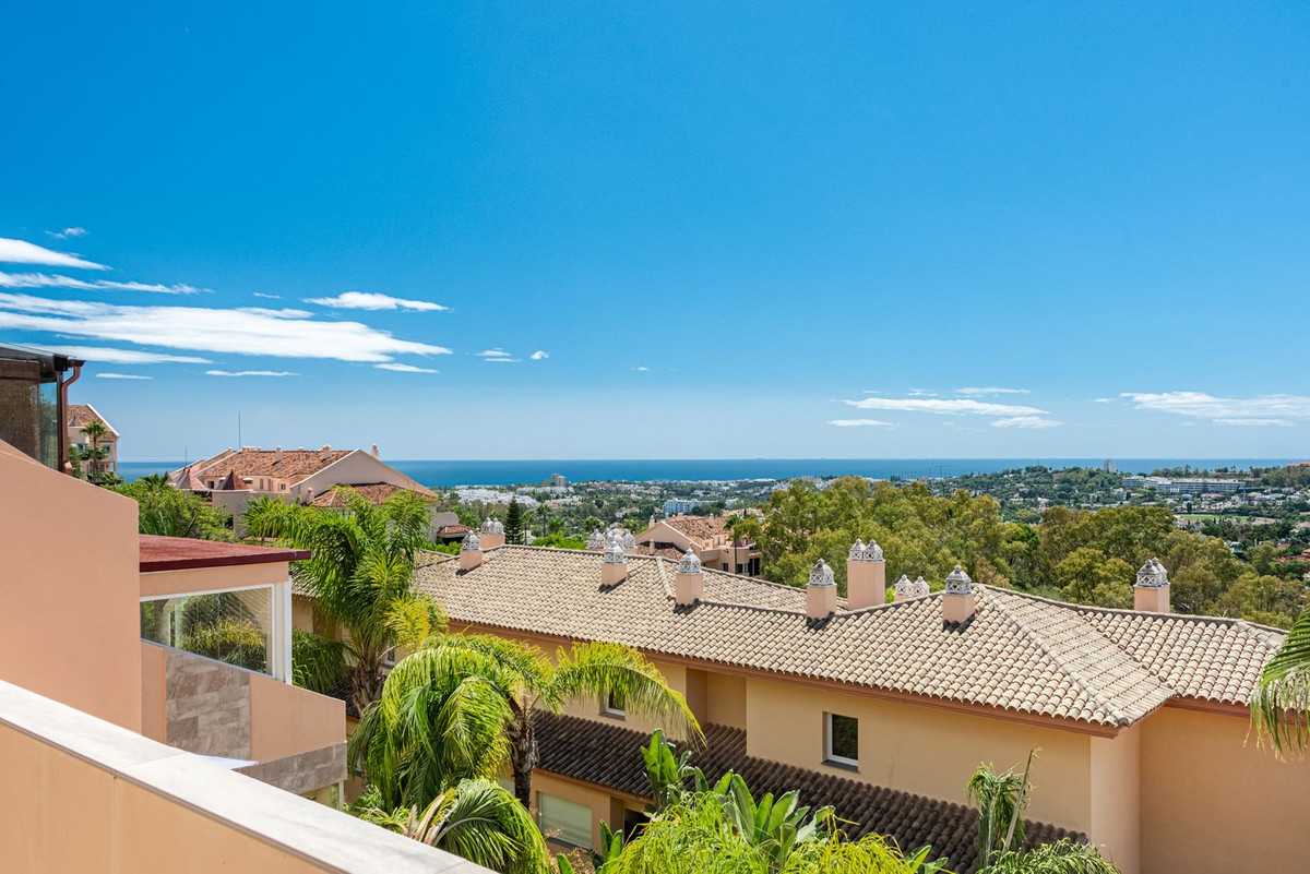 2 Bed Apartment for sale in Nueva Andalucía Costa Del Sol, Málaga, Spain