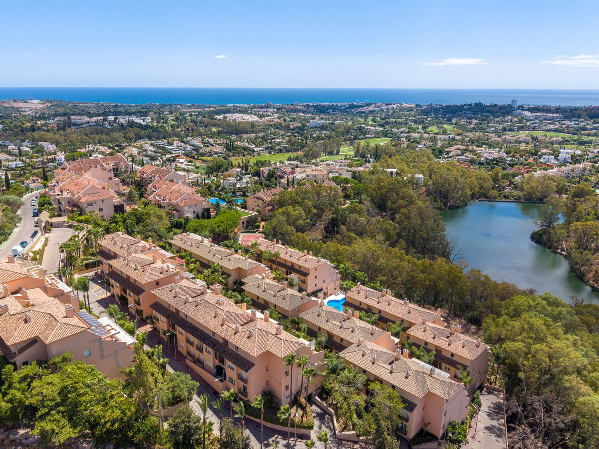 2 Bed Apartment for sale in Nueva Andalucía Costa Del Sol, Málaga, Spain