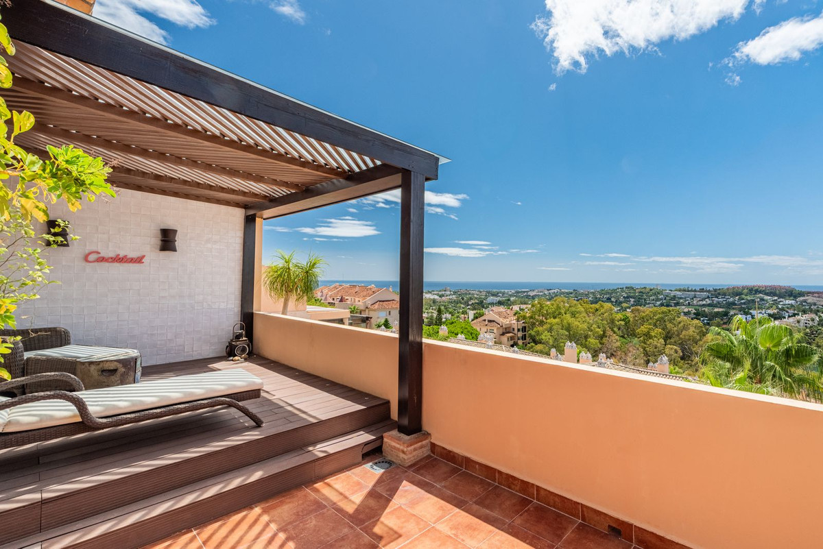 2 Bed Apartment for sale in Nueva Andalucía Costa Del Sol, Málaga, Spain
