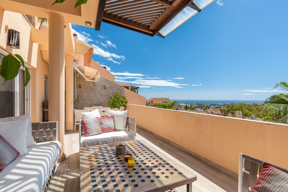 2 Bed Apartment for sale in Nueva Andalucía Costa Del Sol, Málaga, Spain