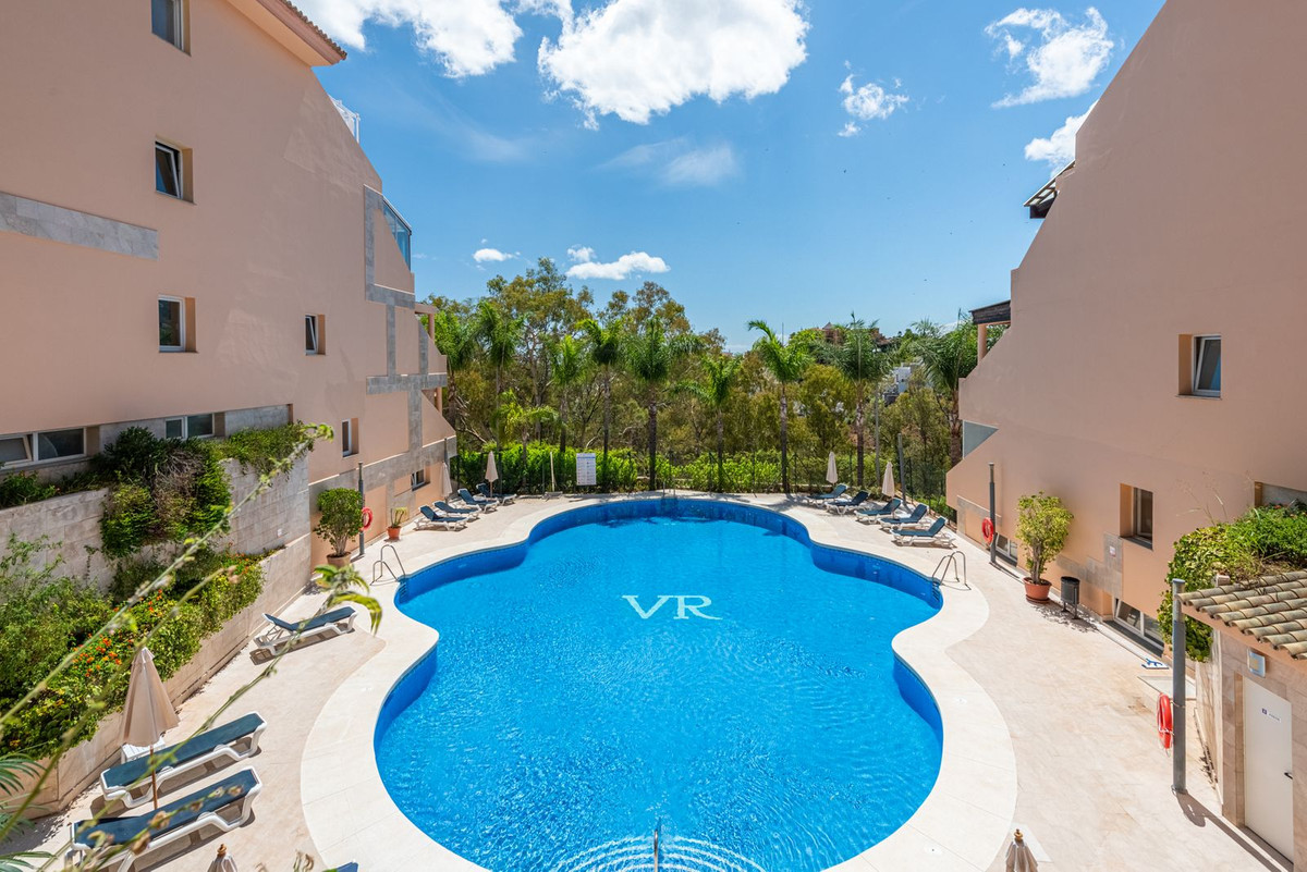 2 Bed Apartment for sale in Nueva Andalucía Costa Del Sol, Málaga, Spain