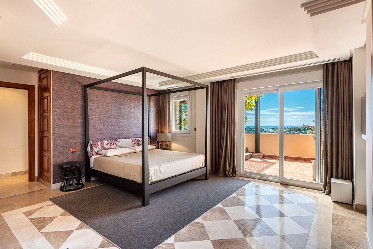 2 Bed Apartment for sale in Nueva Andalucía Costa Del Sol, Málaga, Spain