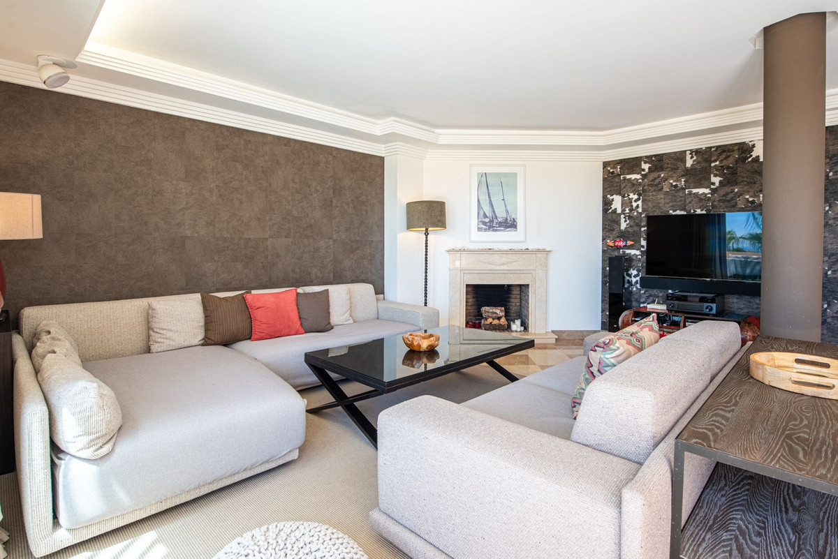 2 Bed Apartment for sale in Nueva Andalucía Costa Del Sol, Málaga, Spain