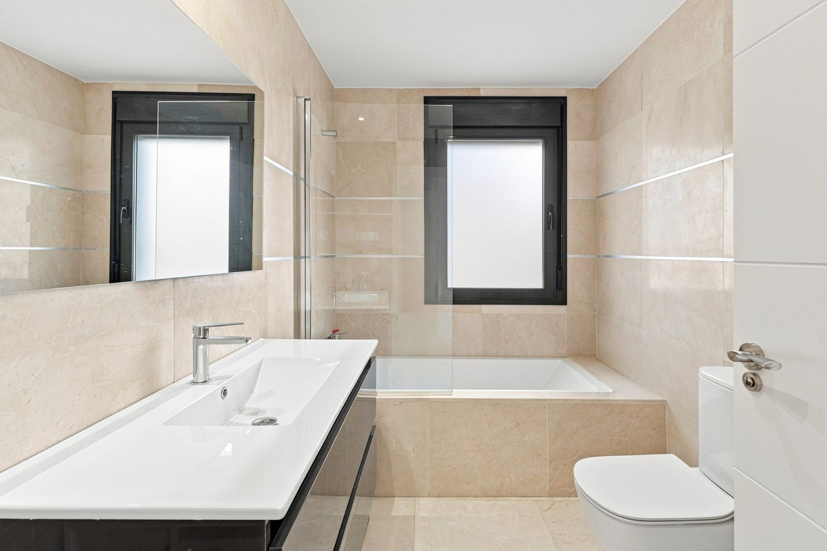 Se vende Apartamento Planta Media de 2 dormitorios en Costa Del Sol, Málaga, España