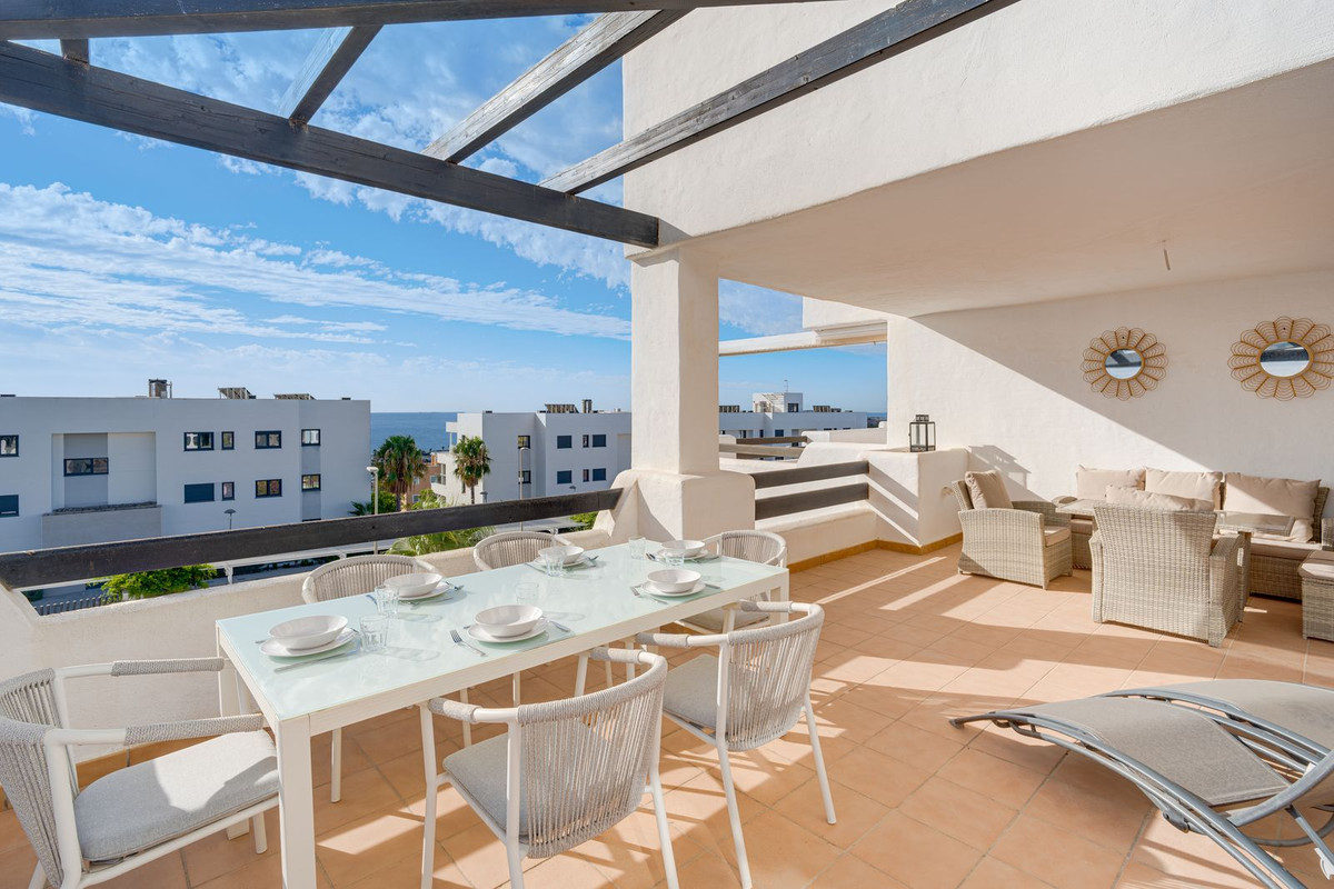Se vende Apartamento Planta Media de 2 dormitorios en Costa Del Sol, Málaga, España