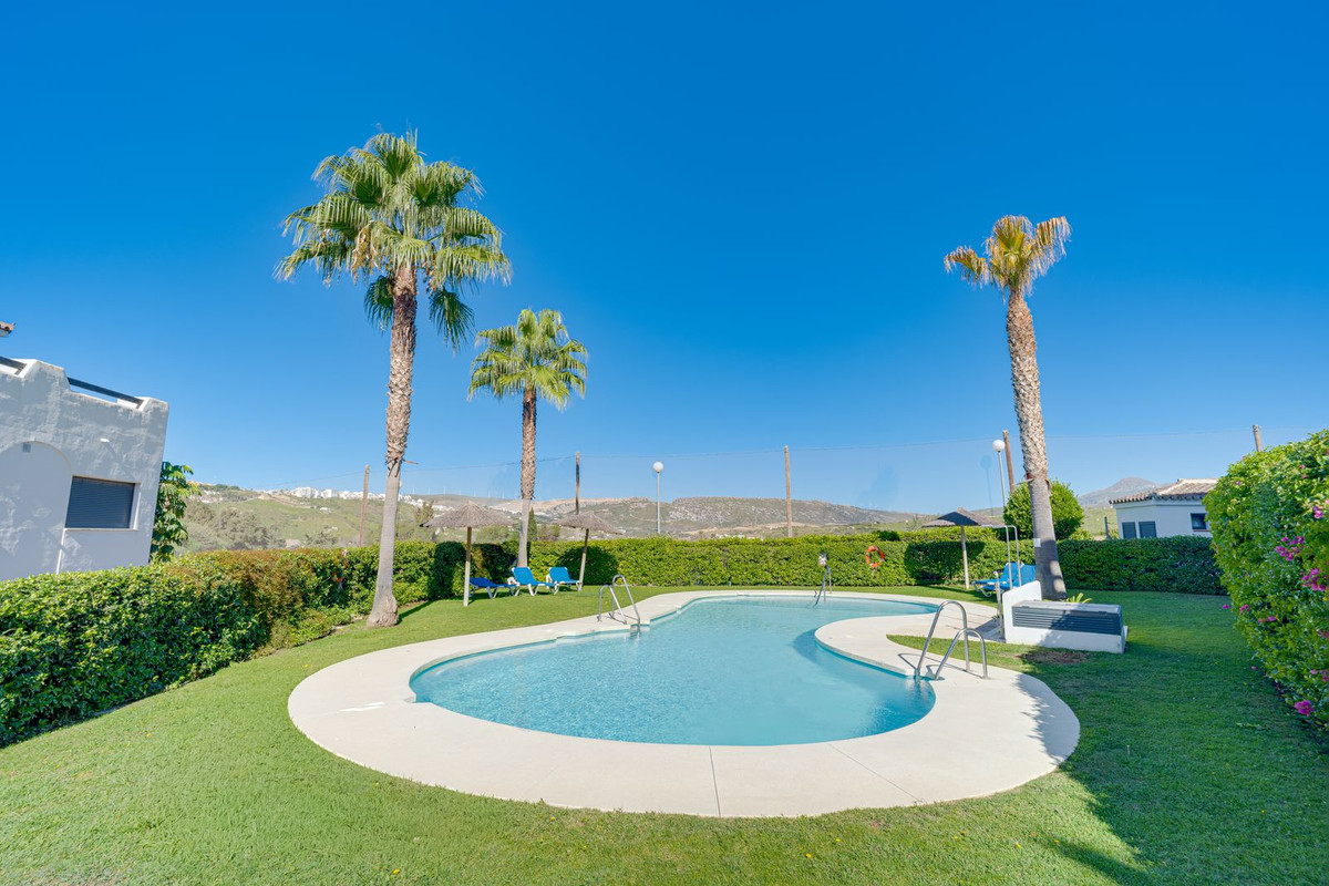 Se vende Apartamento Planta Media de 2 dormitorios en Costa Del Sol, Málaga, España