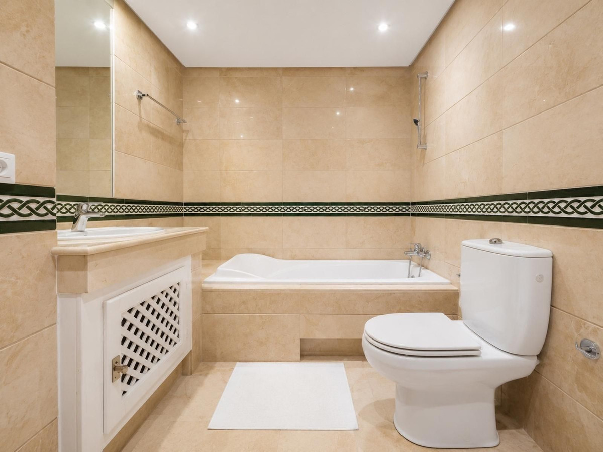 Se vende Apartamento Planta Baja de 2 dormitorios en Costa Del Sol, Málaga, España