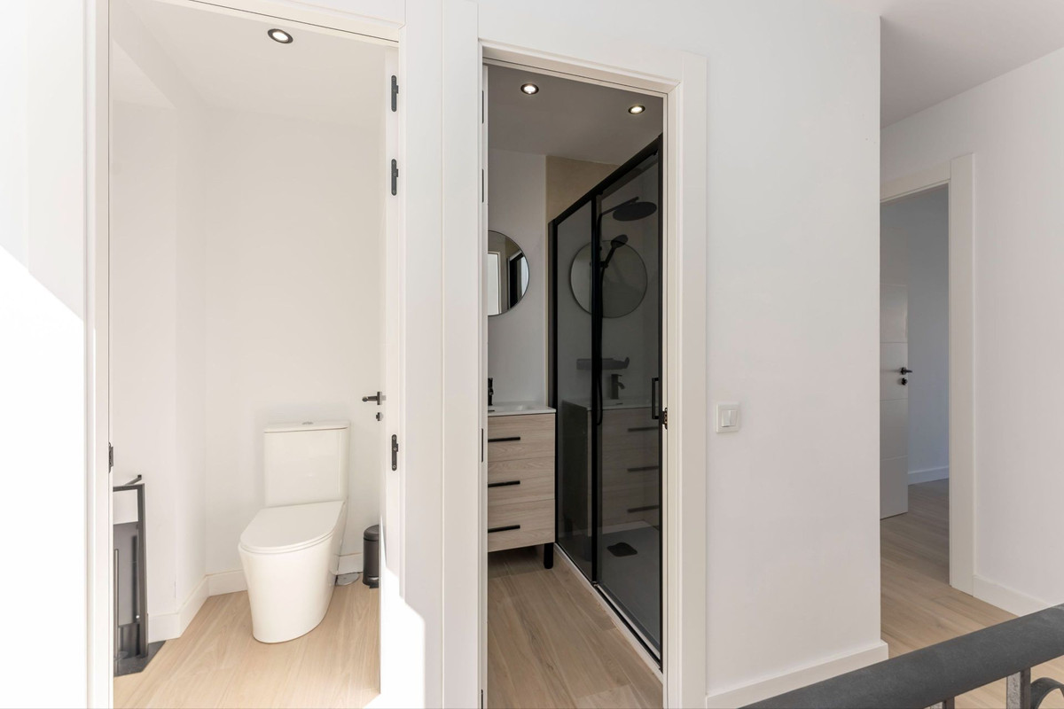 Se vende Adosada de 6 dormitorios en Costa Del Sol, Málaga, España