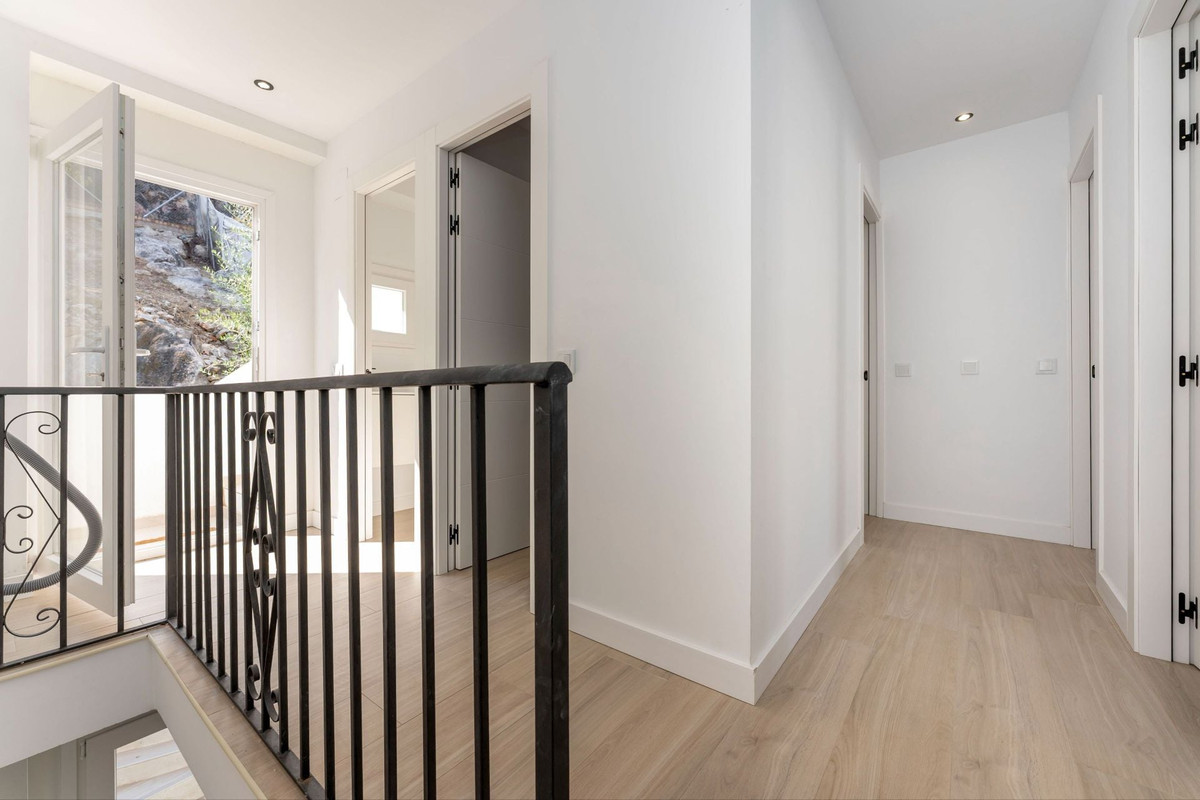 Se vende Adosada de 6 dormitorios en Costa Del Sol, Málaga, España